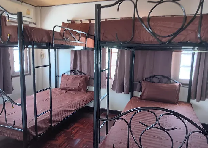 Hug Glur House Tour And Hostel (Adults Only) Chiang Mai